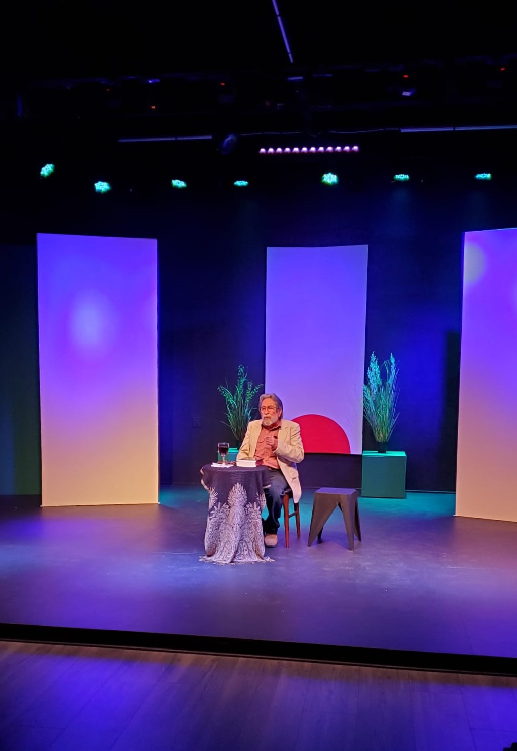 Emilio de Armas: “Sólo es posible volver a lo que siempre está&nbsp;pasando”